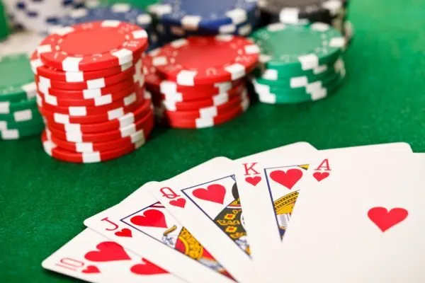 Poker New88 là gì? Tìm hiểu các luật chơi cơ bản và chiến thuật nâng cao